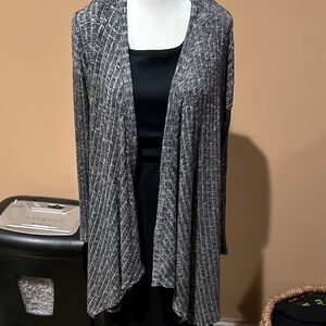 American Eagle Size M Shrug Excellent Condition